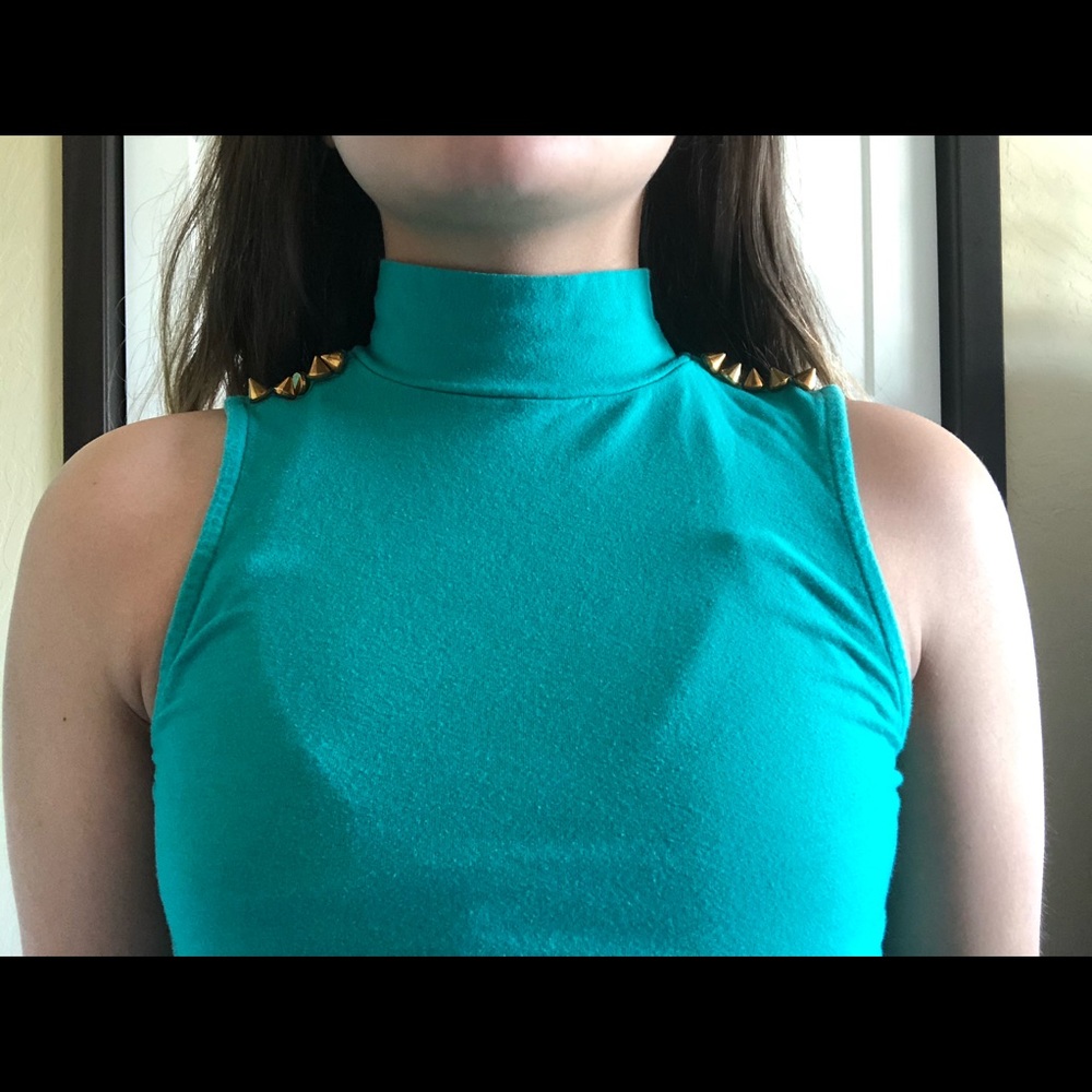 Green crop top